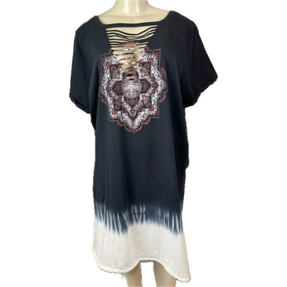 Torrid +2 Black Dip-Dye Slashed V-Neck Accent Print Short Sleeve T-Shirt Dress - Picture 2 of 6